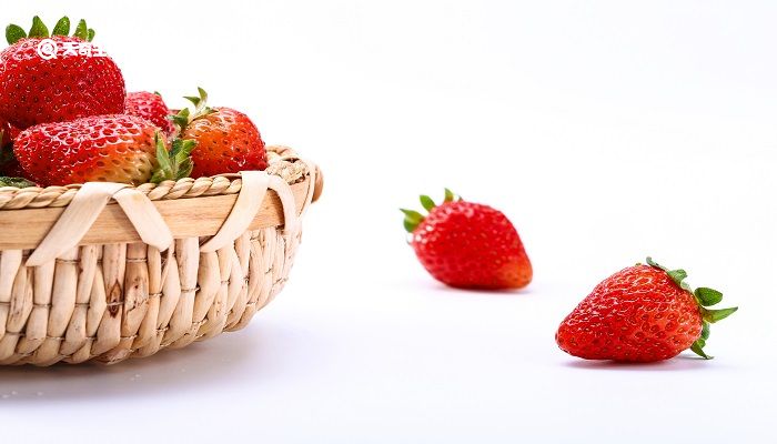 草莓用英语怎么读