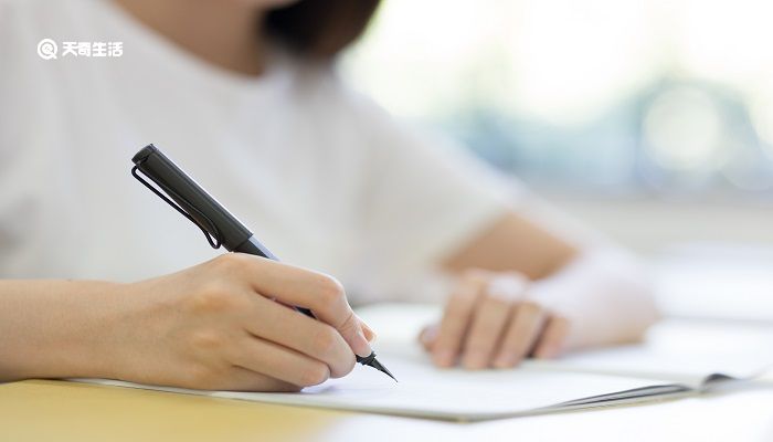 媽媽看著姥姥的眼睛說我明天就回來改為轉(zhuǎn)述句