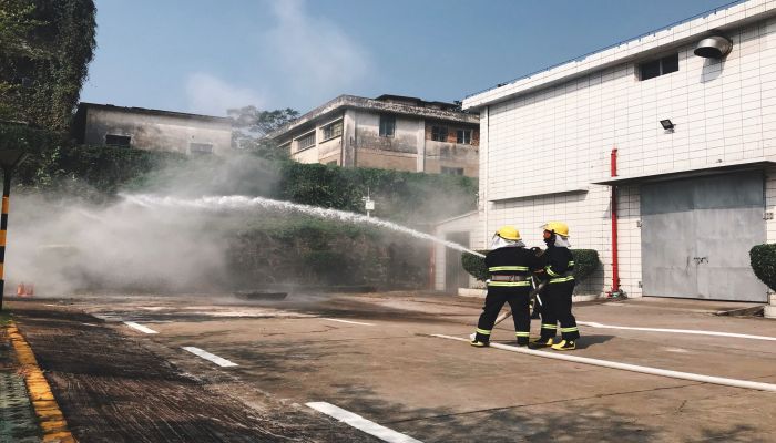 灭火对准火焰哪个部位