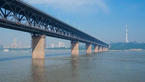 1957年我们建成了飞架长江南北的第一桥是 一桥飞架南北指的是哪座桥
