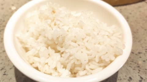 100g米饭含多少碳水化合物，米饭的碳水化合物含量