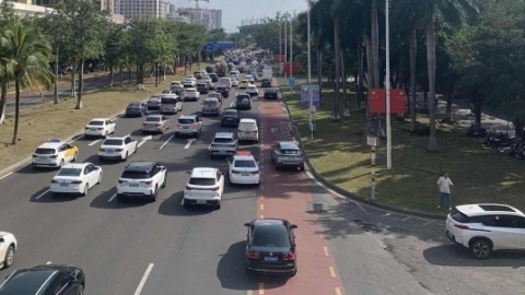 汽車大燈LED好還是疝氣大燈好 汽車大燈發(fā)黃怎么辦