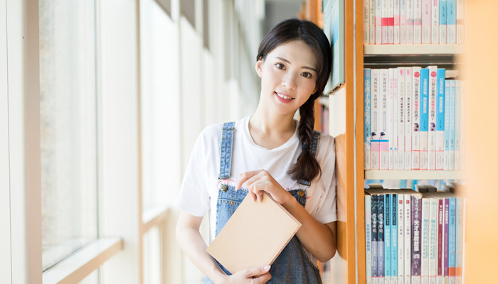 问女生在干嘛幽默一点