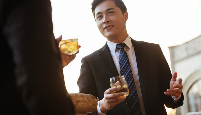 妙语连珠是猎物支支吾吾是喜欢是什么意思