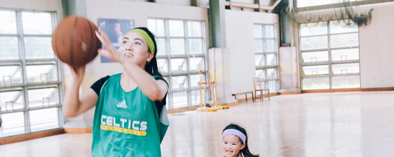 幼儿学篮球的好处和重要性