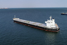 一艘远洋货轮的载重量是多少 一艘远洋货轮载重多少吨