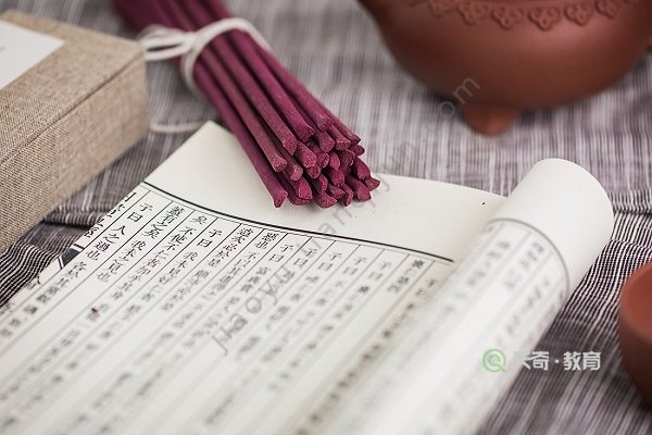 三顾频烦天下计刻画的人物是谁