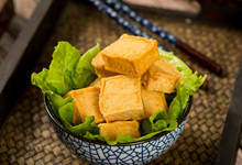 鱼豆腐是什么做的 鱼豆腐是什么做的好吃