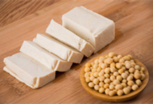 豆腐属于蛋白质还是碳水化合物 豆腐是碳水化合物还是蛋白质
