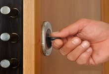 防盗门锁体拆卸与安装 防盗门锁体拆卸与安装怎么操作