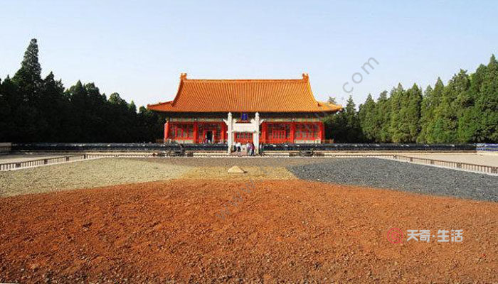 稷神的国家祭坛,其中祭坛里面的土就是由五色土组成