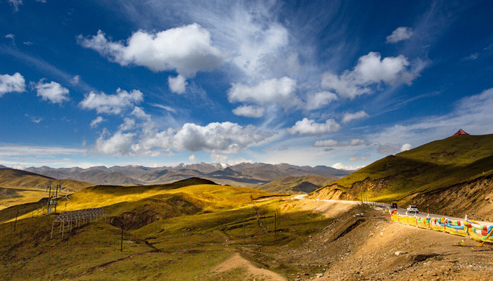 青藏高原的自然景观主要表现为