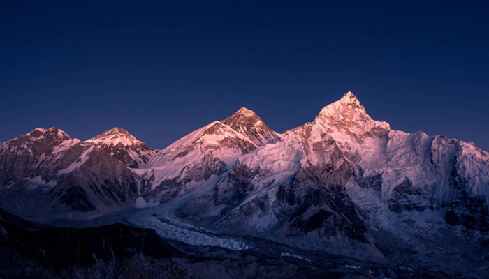 珠穆朗玛峰高度约多少米