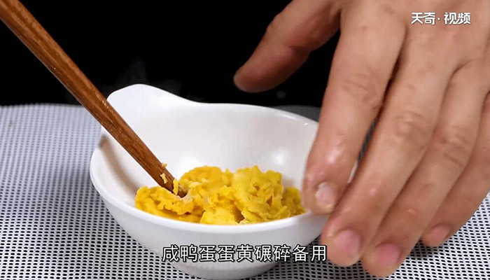 蛋黄熘豆腐的做法 怎么做蛋黄熘豆腐