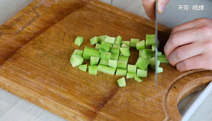 荸荠炒黄瓜的正确吃法 荸荠炒黄瓜的做法