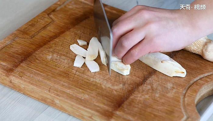 杏鲍菇烩圆白菜的做法 怎么做杏鲍菇烩圆白菜
