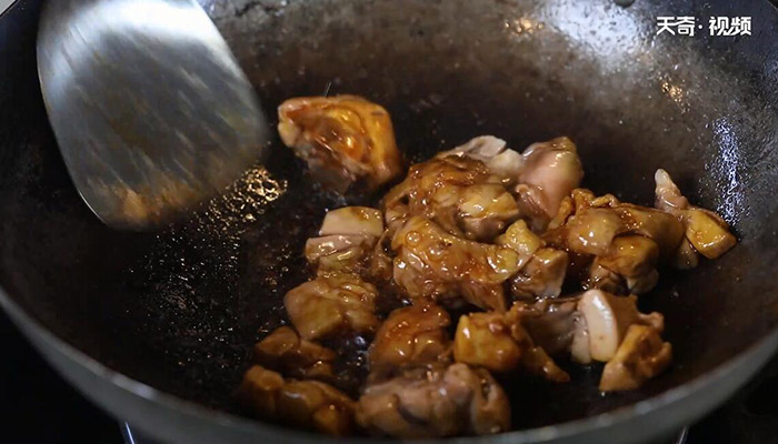 香菇酱焖鸡的做法 香菇酱焖鸡怎么做