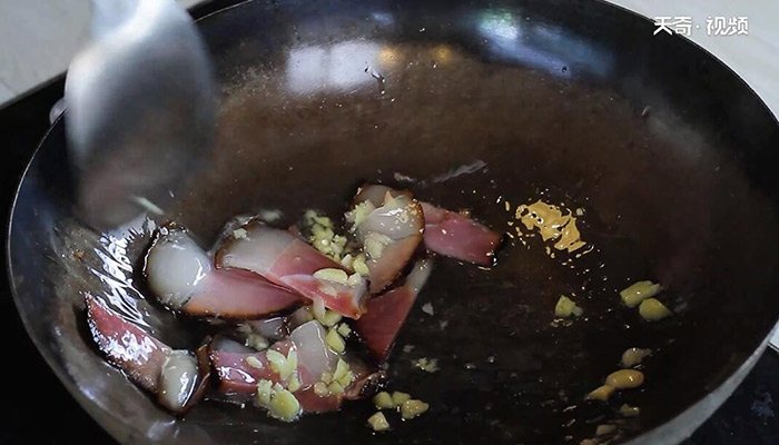 杏鲍菇炒腊肉的做法 杏鲍菇炒腊肉怎么做