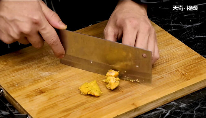鱼籽焖豆腐的做法 怎么做鱼籽焖豆腐