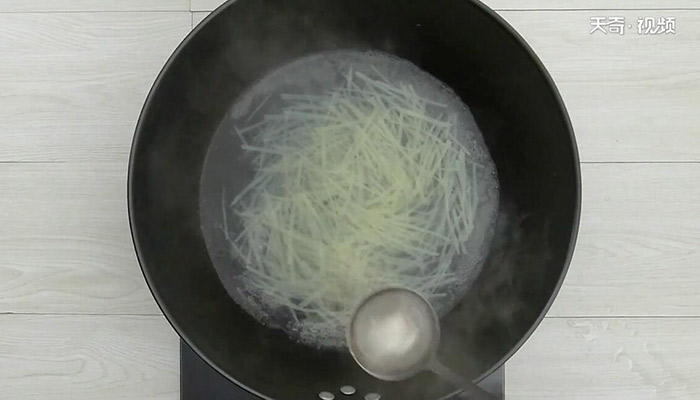 芹菜叶土豆汤的做法 芹菜叶土豆汤怎么做
