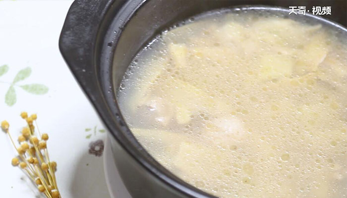 老鸭干笋汤的做法  老鸭干笋汤怎么做