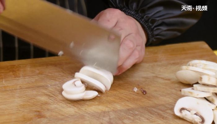 口蘑蚕豆的做法  口蘑蚕豆怎么做