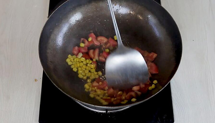 番茄玉米炒饭的做法 番茄玉米炒饭怎么做