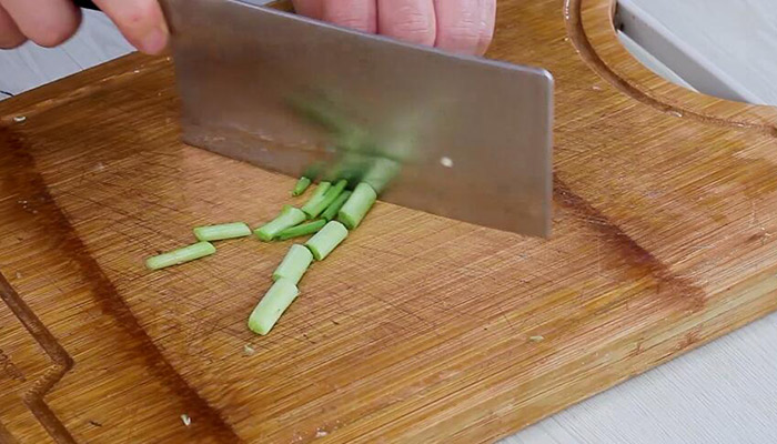 葱油笋干的做法 葱油笋干怎么做
