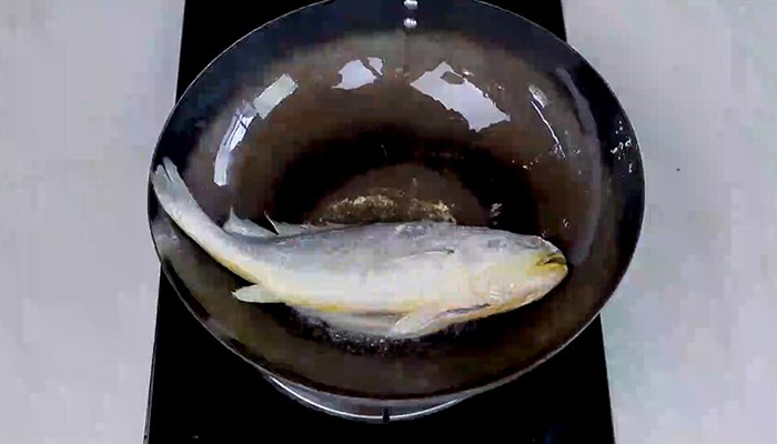 红烧大黄鱼的做法 红烧大黄鱼怎么做