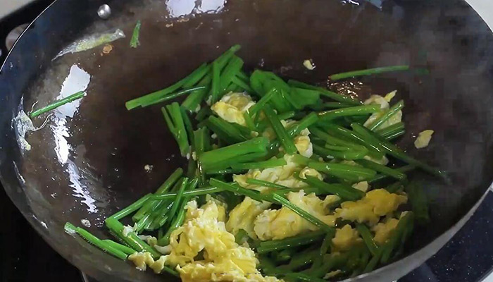 菠菜杆炒鸡蛋的做法 菠菜杆炒鸡蛋怎么做好吃