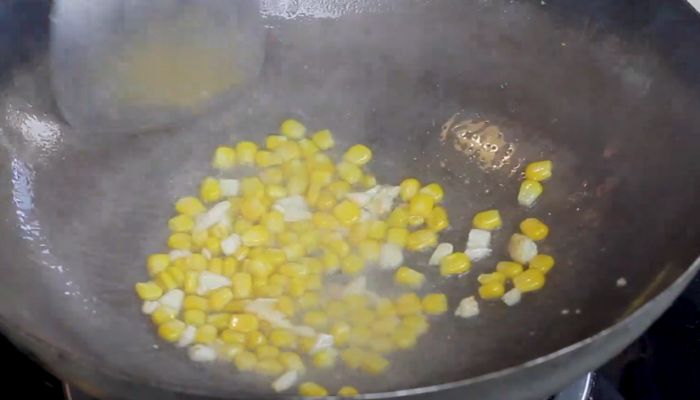 西兰花炒玉米怎么做  西兰花炒玉米的做法