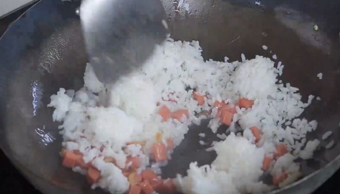 海米火腿蛋炒饭做法 海米火腿蛋炒饭怎么做