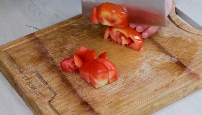 西红柿尖椒炒茄子的做法 西红柿尖椒炒茄子怎么做