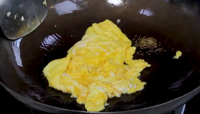 茭白炒鸡蛋的做法   茭白炒鸡蛋怎么做