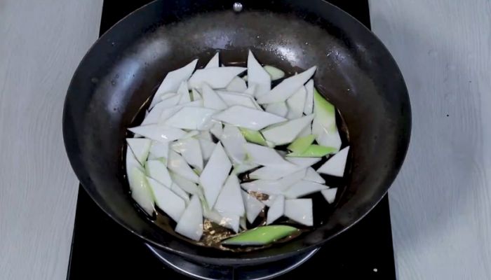 茭白炒豆干的做法  茭白炒豆干怎么做