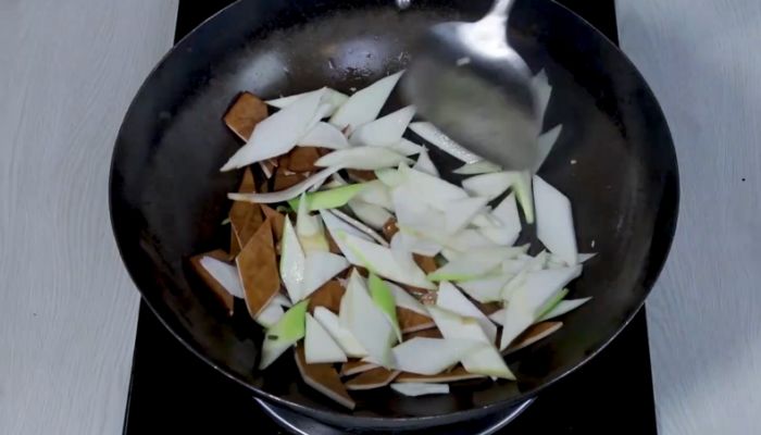 茭白炒豆干的做法  茭白炒豆干怎么做