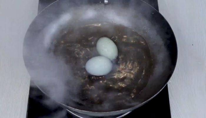 尖椒皮蛋的做法  尖椒皮蛋怎么做