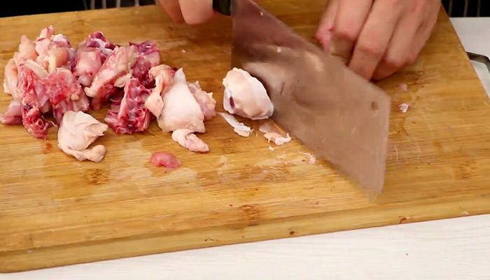 红枣板栗炖鸡怎么做 红枣板栗炖鸡的做法