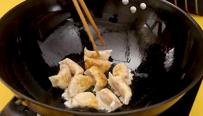 胡萝卜煎饺教程 胡萝卜煎饺的做法