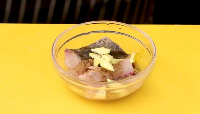 椒盐煎草鱼如何做  椒盐煎草鱼的做法
