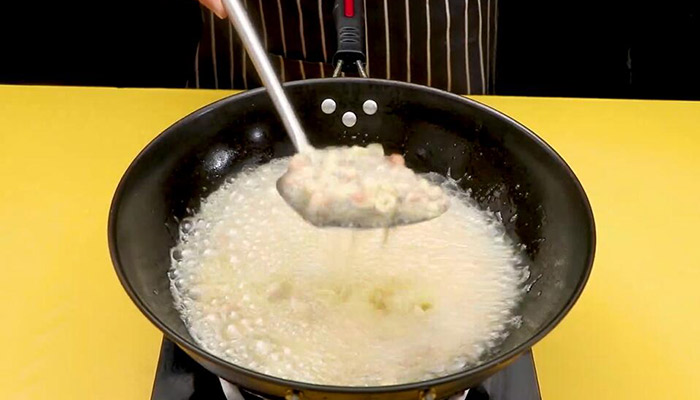花生米裹糖粉怎么炸 花生米裹糖粉的做法