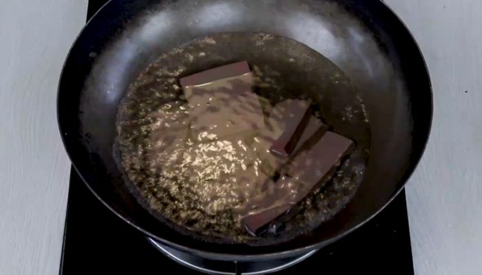 猪血炒黄豆的做法  猪血炒黄豆怎么做