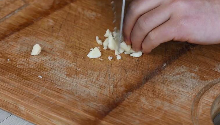 青豆炒香菇怎么做好吃 青豆炒香菇的做法