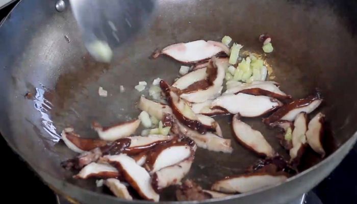 牛肉炒香菇的做法  牛肉炒香菇怎么做