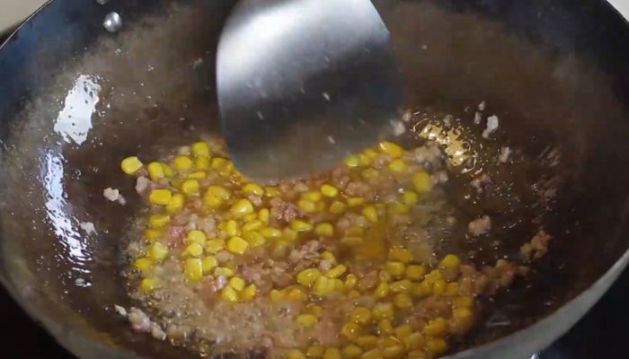 肉沫玉米炒饭的做法  肉沫玉米炒饭怎么做