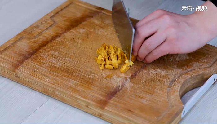 咸蛋黄炒笋瓜如何做  咸蛋黄炒笋瓜的做法