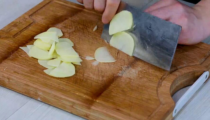 土豆片炒鸭胗怎么做 土豆片炒鸭胗的做法