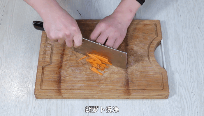 红萝卜包菜洋葱丝做法  红萝卜包菜洋葱丝怎么做