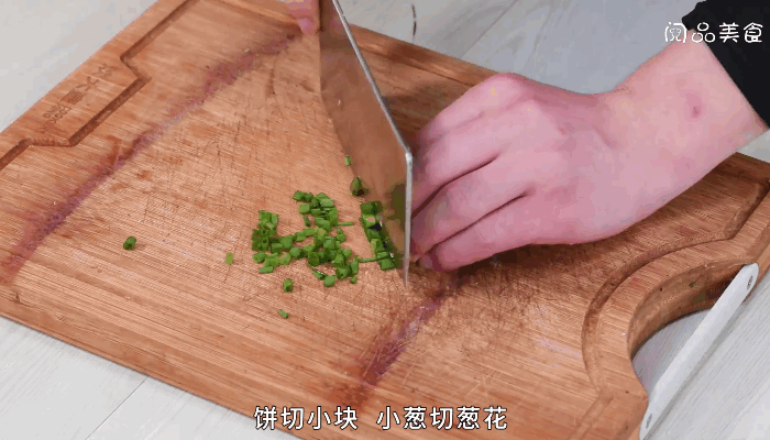 用橄榄菜焖饼的做法，用橄榄菜焖饼怎么做
