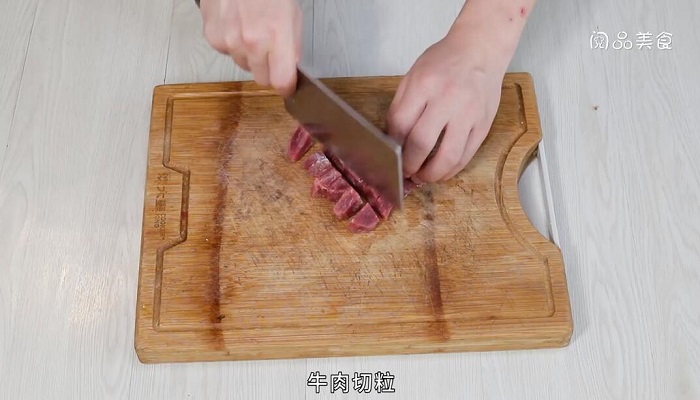 彩椒菱角牛肉粒的做法 彩椒菱角牛肉粒怎么做